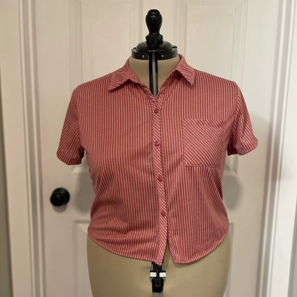 Cropped Button-up Tee - Picture 1 of 3